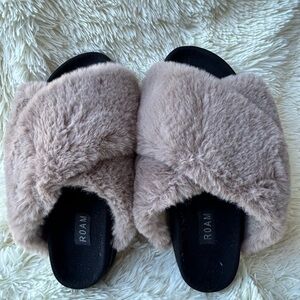 ROAM Women's Plush Fur Slippers - Brown